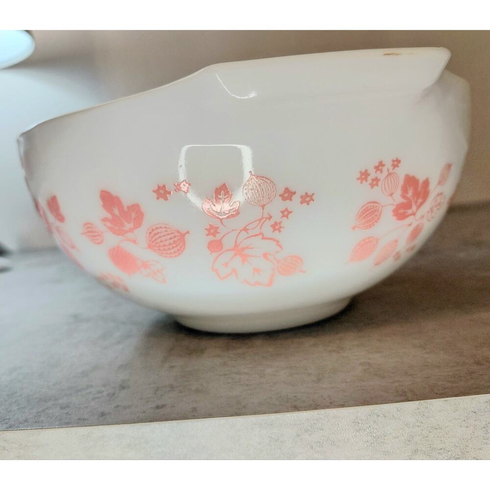 Vintage Pyrex Pink Gooseberry Cinderella Mixing Bowl #443 2.5 Quarts Mid Century - Picture 4 of 16
